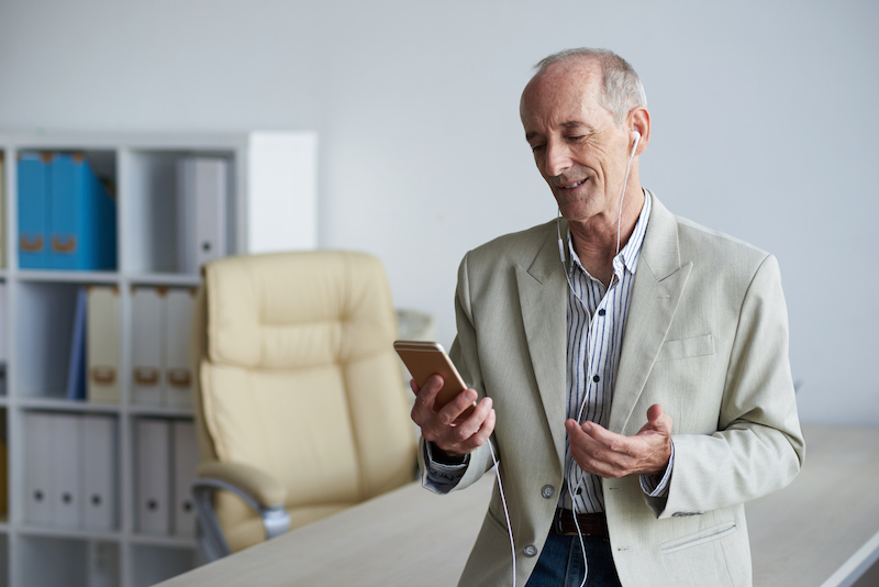 Photo of a man negotiating on the phone